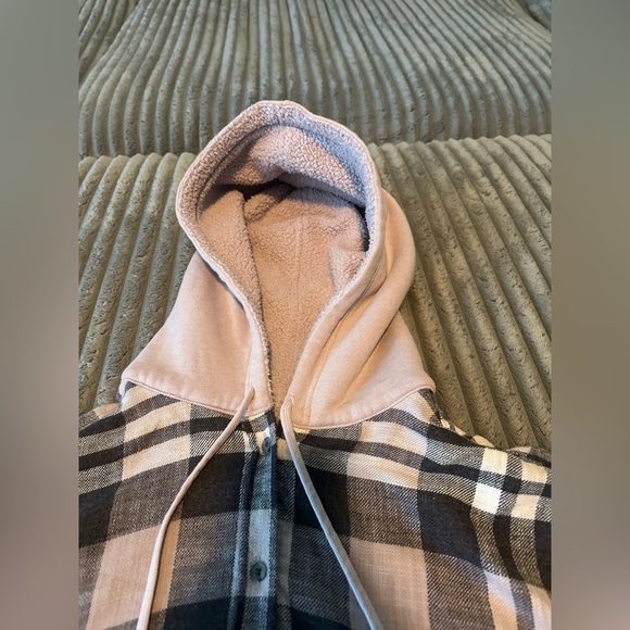 American Eagle flannel with fleece hood. Size XXL. - Picture 3 of 7